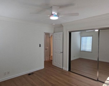451 S Doheny Drive - Photo Thumbnail 10