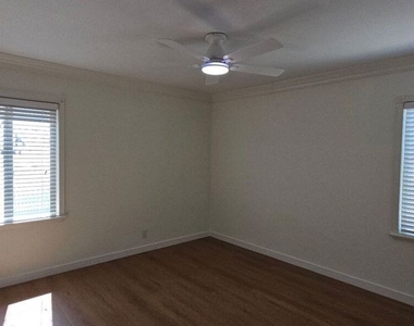 451 S Doheny Drive - Photo Thumbnail 9