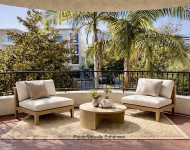 122 N Clark Drive - Photo Thumbnail 6