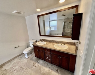 122 N Clark Drive - Photo Thumbnail 9