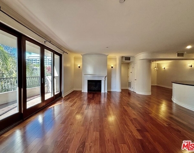 122 N Clark Drive - Photo Thumbnail 4