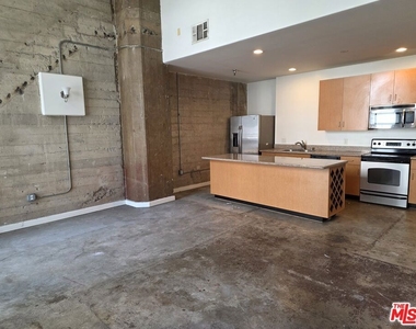711 S Olive Street - Photo Thumbnail 2