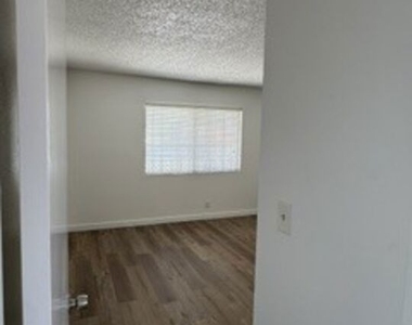 74442 Driftwood Drive - Photo Thumbnail 2