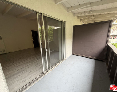 11842 Goshen Avenue - Photo Thumbnail 6