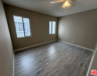 11842 Goshen Avenue - Photo Thumbnail 5