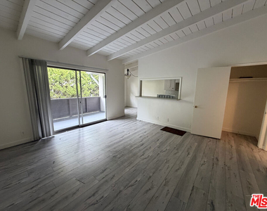 11842 Goshen Avenue - Photo Thumbnail 2