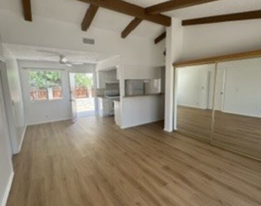 74430 Driftwood Drive - Photo Thumbnail 2