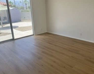 74430 Driftwood Drive - Photo Thumbnail 8
