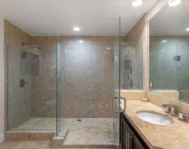 817 N Alfred Street - Photo Thumbnail 12