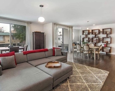 817 N Alfred Street - Photo Thumbnail 1