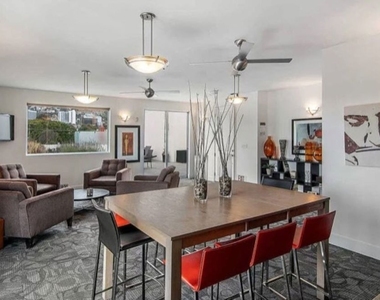 817 N Alfred Street - Photo Thumbnail 6
