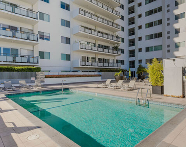 1155 N La Cienega Boulevard - Photo Thumbnail 18