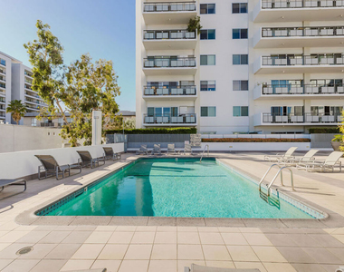 1155 N La Cienega Boulevard - Photo Thumbnail 17