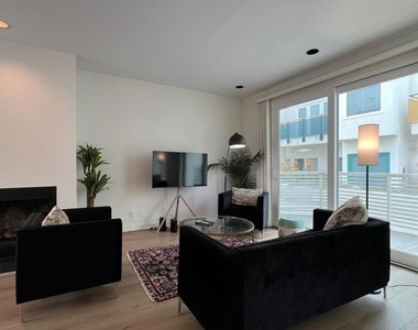 807 21st Street - Photo Thumbnail 8