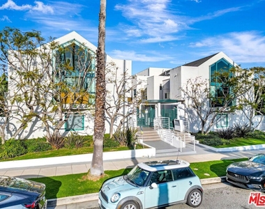 807 21st Street - Photo Thumbnail 2