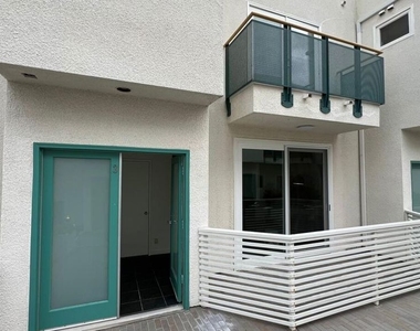 807 21st Street - Photo Thumbnail 4