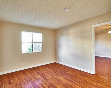 820 S St Andrews Place - Photo Thumbnail 20
