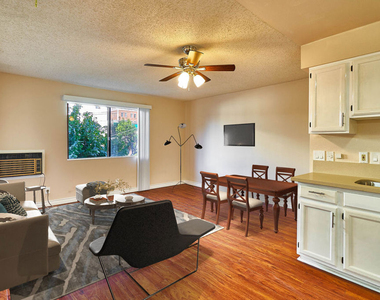 820 S St Andrews Place - Photo Thumbnail 1