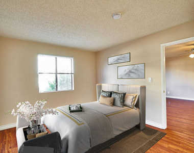 820 S St Andrews Place - Photo Thumbnail 4