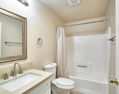 820 S St Andrews Place - Photo Thumbnail 13