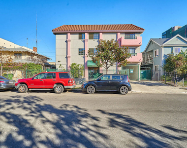 820 S St Andrews Place - Photo Thumbnail 23