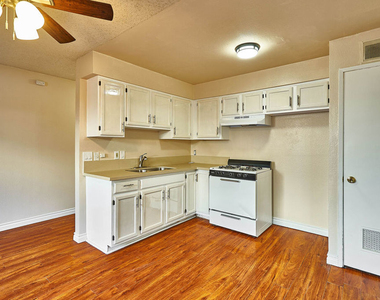 820 S St Andrews Place - Photo Thumbnail 18