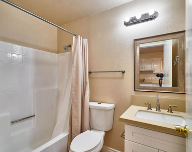 820 S St Andrews Place - Photo Thumbnail 5