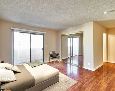 820 S St Andrews Place - Photo Thumbnail 6