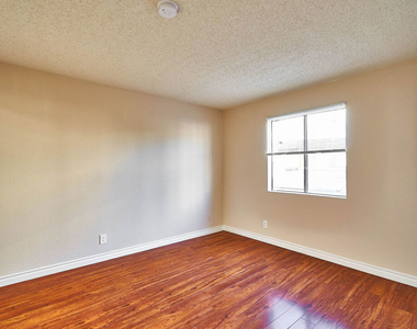 820 S St Andrews Place - Photo Thumbnail 22