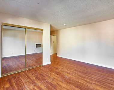 820 S St Andrews Place - Photo Thumbnail 11
