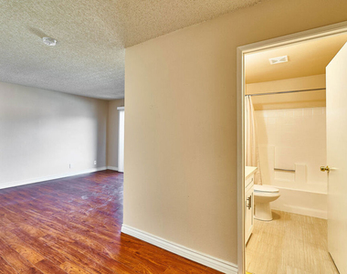 820 S St Andrews Place - Photo Thumbnail 8