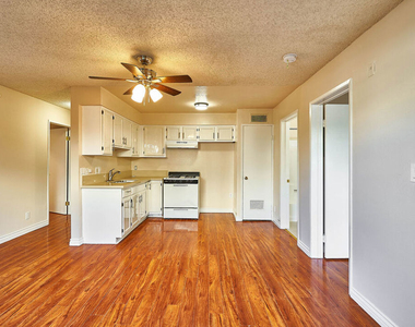 820 S St Andrews Place - Photo Thumbnail 17