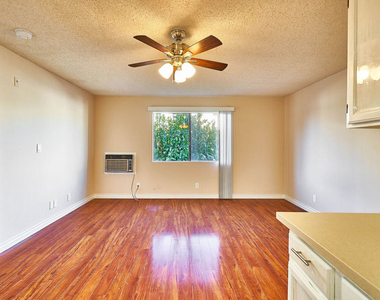 820 S St Andrews Place - Photo Thumbnail 16
