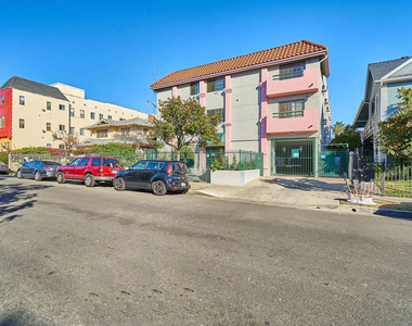 820 S St Andrews Place - Photo Thumbnail 25