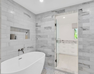 701 N Sierra Drive - Photo Thumbnail 8