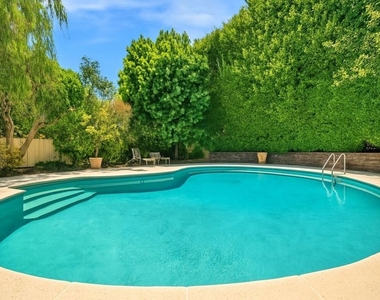 701 N Sierra Drive - Photo Thumbnail 11