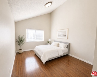 8950 Serapis Avenue - Photo Thumbnail 7