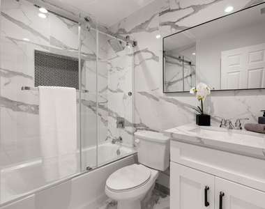 5928 Tobias Avenue - Photo Thumbnail 12