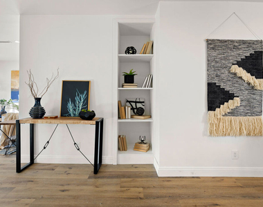 5928 Tobias Avenue - Photo Thumbnail 9