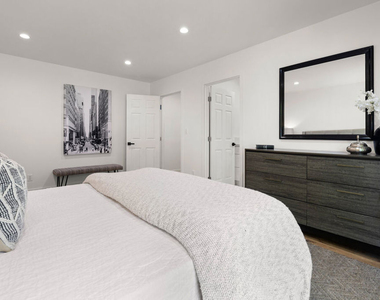 5928 Tobias Avenue - Photo Thumbnail 15