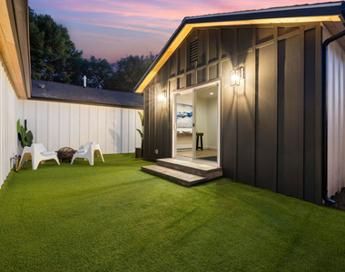 5928 Tobias Avenue - Photo Thumbnail 24
