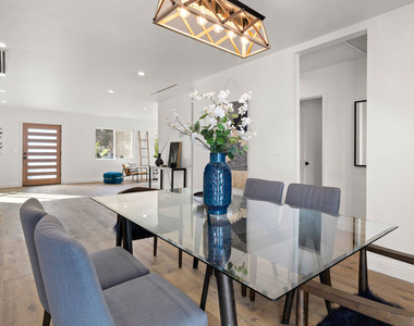 5928 Tobias Avenue - Photo Thumbnail 8