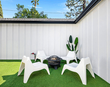 5928 Tobias Avenue - Photo Thumbnail 19