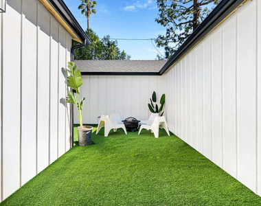 5928 Tobias Avenue - Photo Thumbnail 18