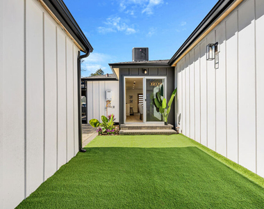 5928 Tobias Avenue - Photo Thumbnail 17