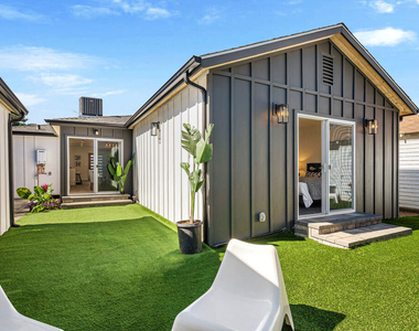 5928 Tobias Avenue - Photo Thumbnail 16