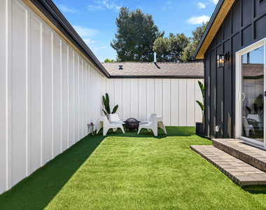 5928 Tobias Avenue - Photo Thumbnail 20