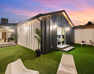 5928 Tobias Avenue - Photo Thumbnail 21