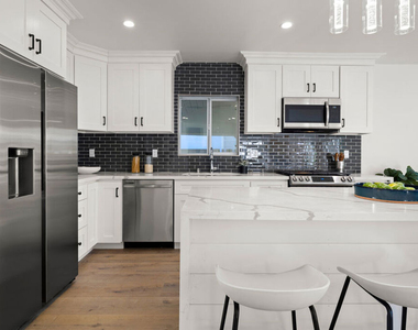 5928 Tobias Avenue - Photo Thumbnail 6