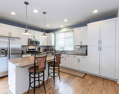 5547 Palm Drive - Photo Thumbnail 7
